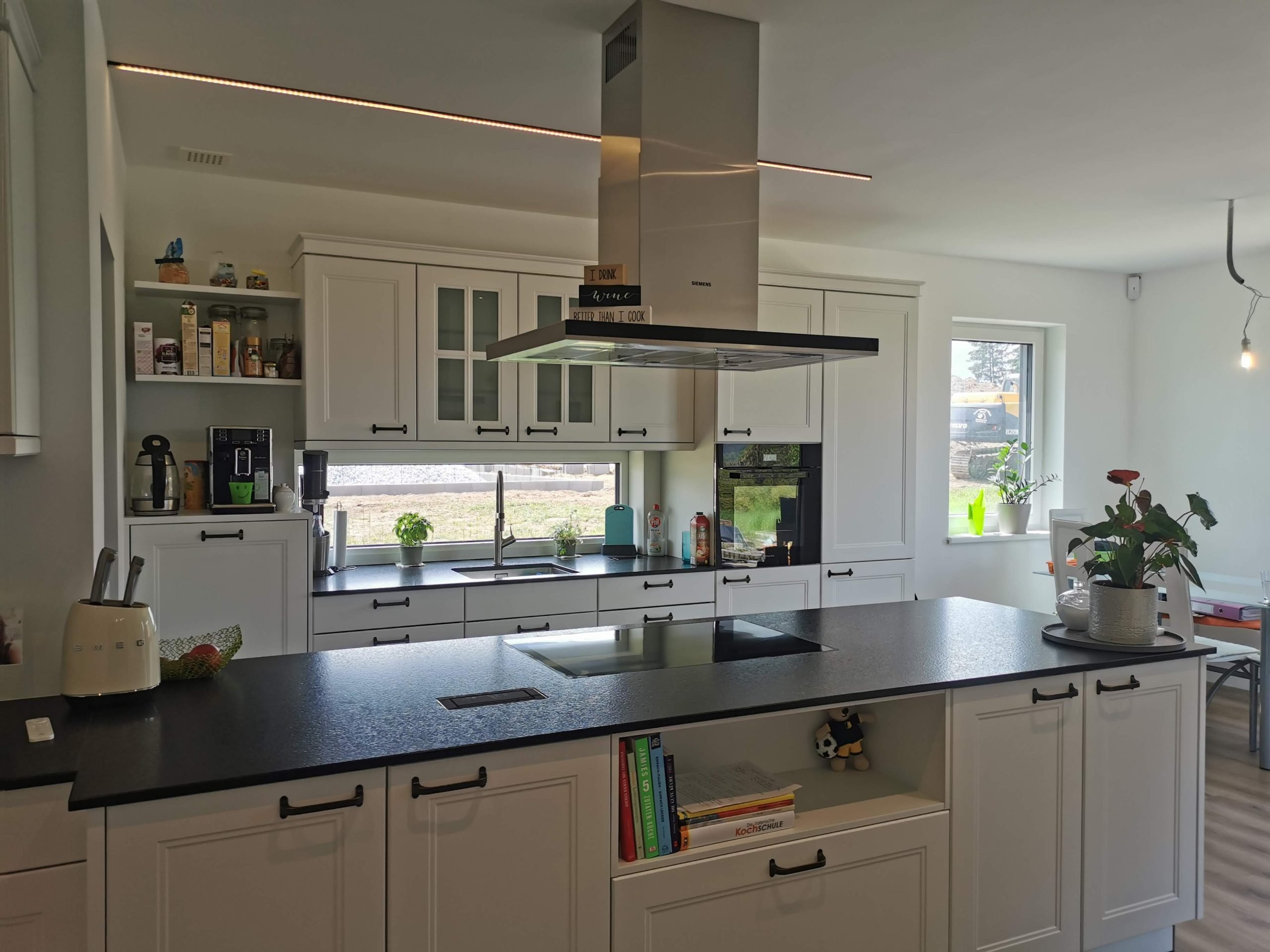 Country Charm – Kochinsel mit Dunstabzug